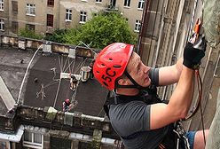 Wchodzą po budynkach, ratują życie