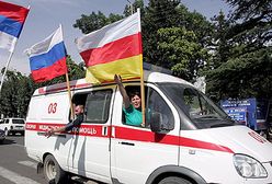 Radość, flagi, karabiny