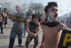 Kamienie, maczety i koktajle Mołotowa