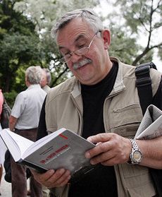 Publikacja IPN - kolejka jak za PRL