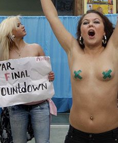 Półnagie feministki