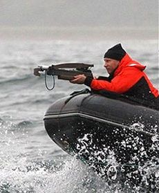 Putin z kuszą poluje na wieloryba