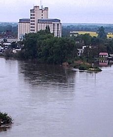 Rzeka poszerza swoje koryto