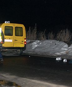 Przejechał po nim samochód