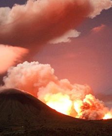 Wulkan Lokon znów groźny