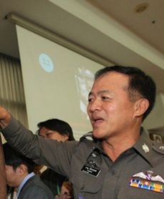 Policjant-manekin na służbie