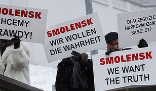 Odsłonięcie pomnika-tablicy i protest