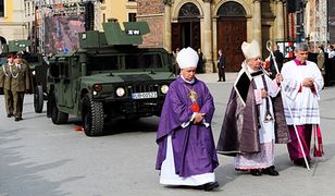 Kondukt ruszył na Wawel