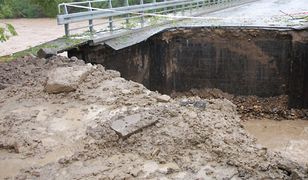 Nieprzejezdne ulice, zerwane mosty