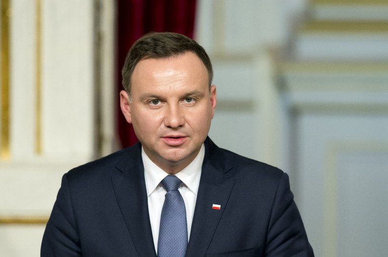 Prezydent Duda: nie wycofuję się z wyborczych zobowiązań