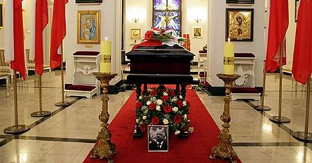 Rząd przeznaczył 20 mln zł na uroczystości pogrzebowe