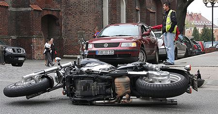 Zderzenie auta z motocyklem