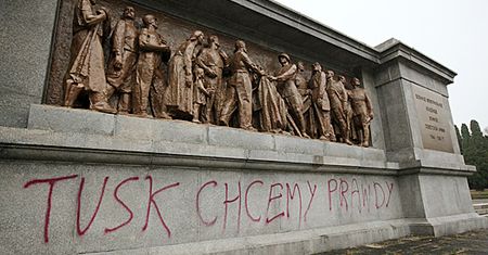 Zdewastowany pomnik