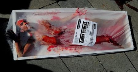 Zapakowani w tacki na mięso - zobacz zdjęcia