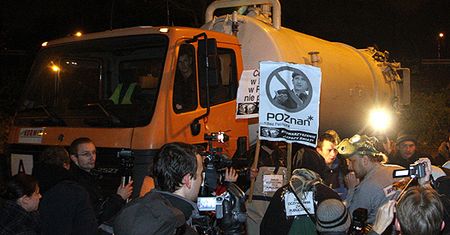 "Wjazd" szambiarką do Palikota