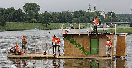 Rzeka nie jest ściekiem - akcja Greenpeace