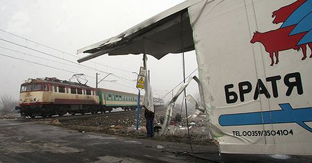 Pociąg uderzył w TIR-a