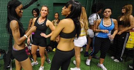Bielizna i futbol w NY