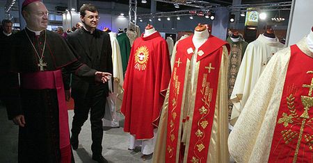Gdzie kupić nową sutannę?