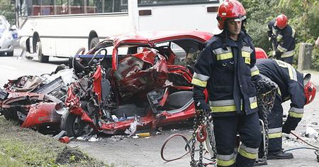 Wypadek autobusu i taksówki