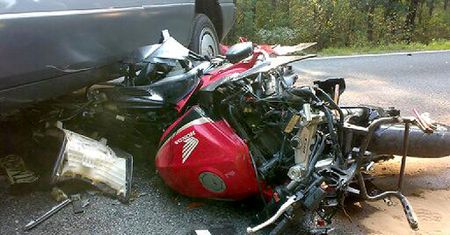 Zderzenie motocykla z samochodem