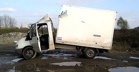 Nie zmieścił się pod wiaduktem