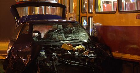 Samochód wjechał w tramwaj