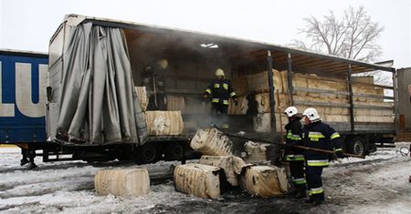 Pożar naczepy tira
