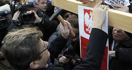 Palikot "ukrzyżował" konstytucje