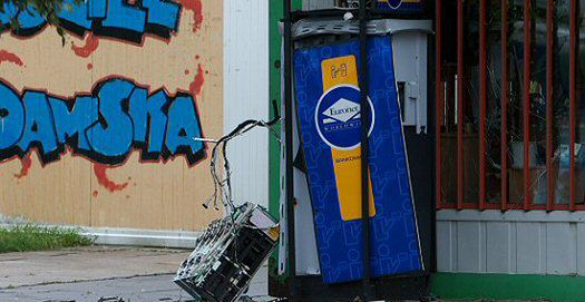 Złodzieje wysadzili bankomat