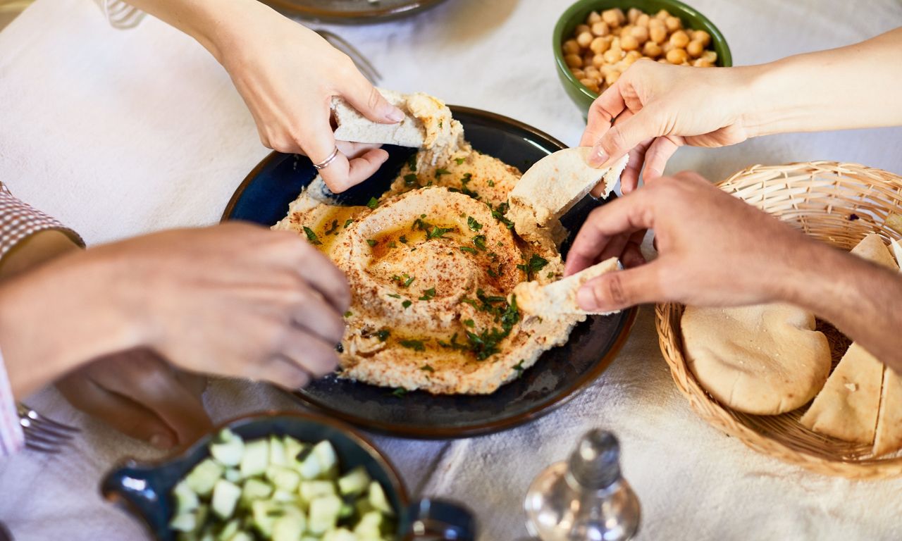 Jak zrobić hummus - przepis na pyszną pastę z ciecierzycy