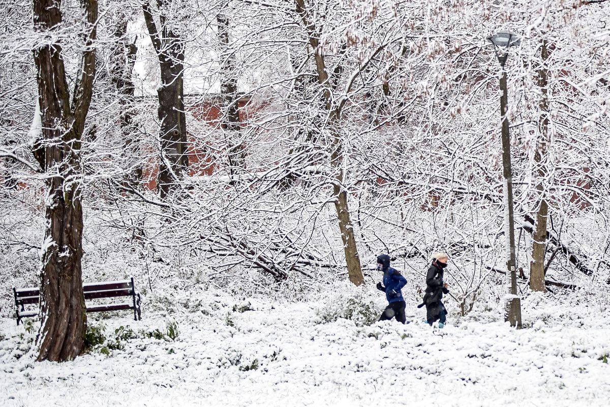 Ostrzeżenie IMGW. Możliwe opady śniegu w Karkonoszach, oblodzenie we Wrocławiu