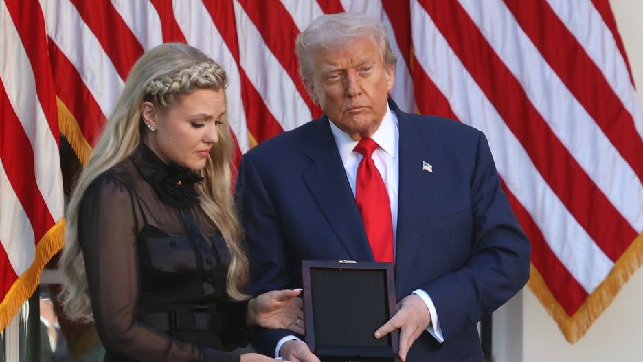 Żona Charliego Kirka odbiera medal od Donalda Trumpa