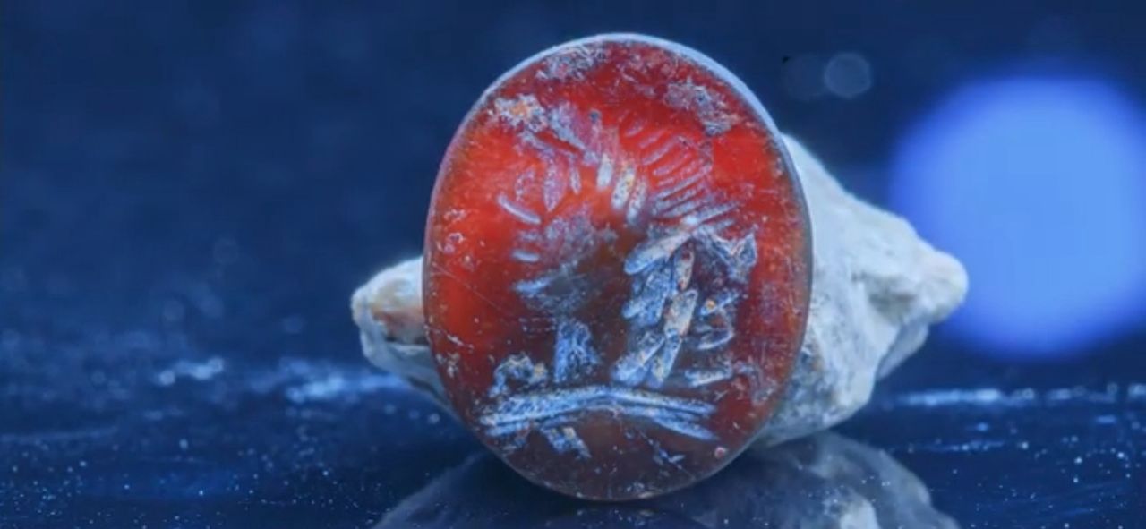 Niezwykłe znalezisko sprzed 2000 lat. Przedstawia wizerunek greckiego boga - Pieczęć z wizerunkiem Apolla