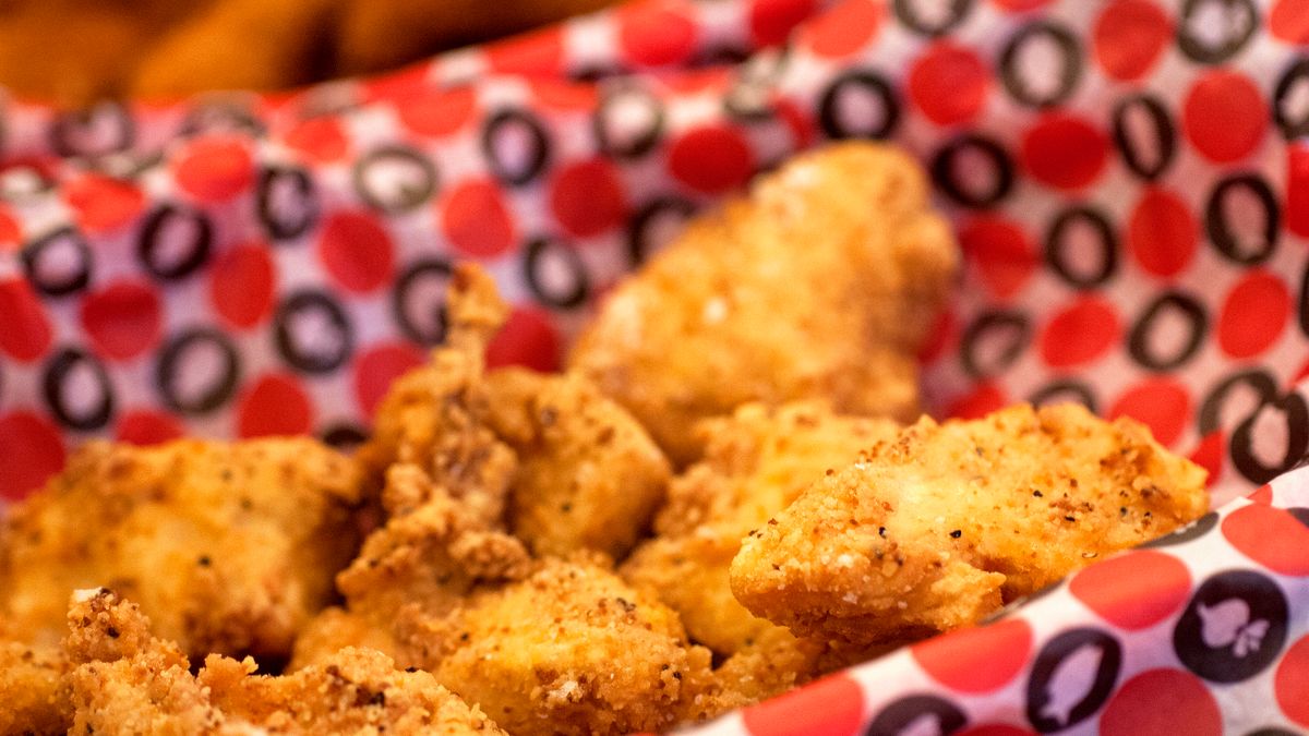 Mrożone nuggetsy z łososia w panierce, na zimno