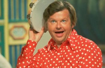 Tragiczne życie kominka. Benny Hill umarł w samotności