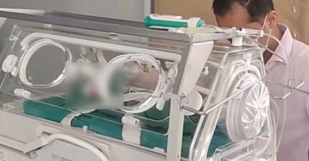 Noworodek został uznany za zmarłego. W kostnicy okazało się, że jednak żyje