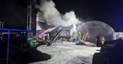 Lasocice: Strażacy przez kilka godzin walczyli z pożarem na terenie wielkopolskiego zakładu