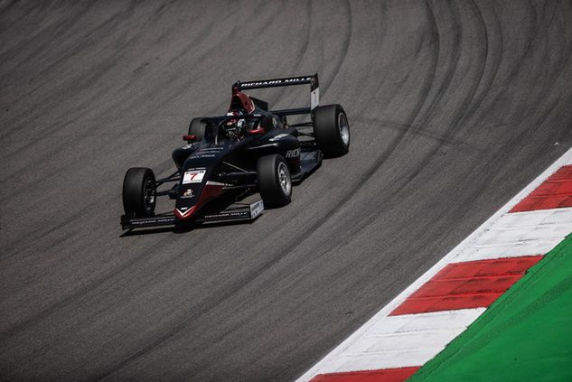Tymek Kucharczyk w bolidzie F4 zespołu MP Motorsport