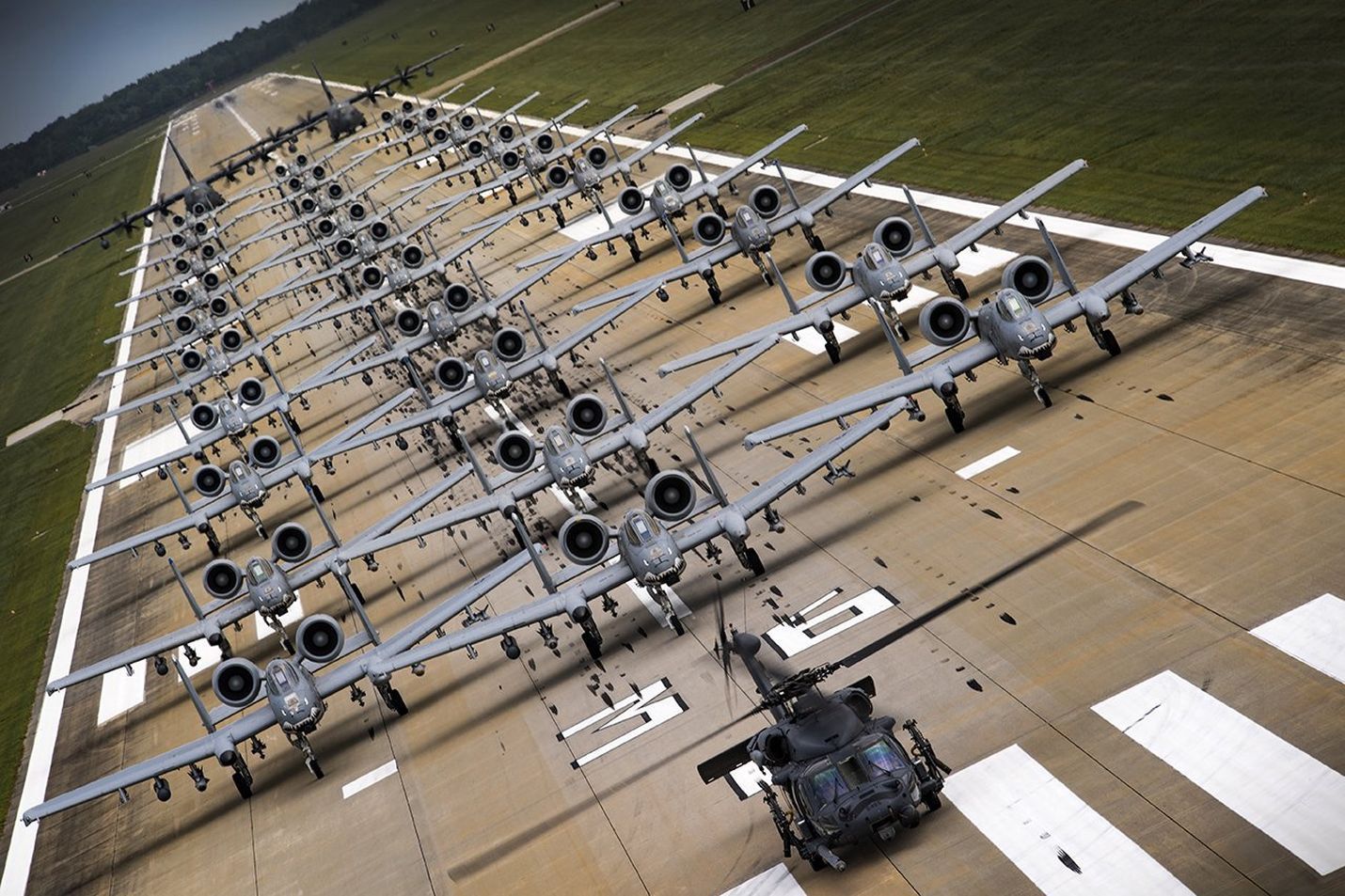 A-10 Thunderbolt II na płycie lotniska