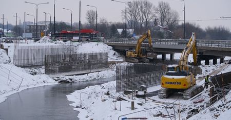Mróz i śnieg spowalniają przebudowę al. Unii Lubelskiej. ZDiTM mówi wprost o opóźnieniu prac