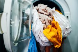 Ten trik z TikToka znały już nasze babcie. Ręczniki będą miękkie i puszyste