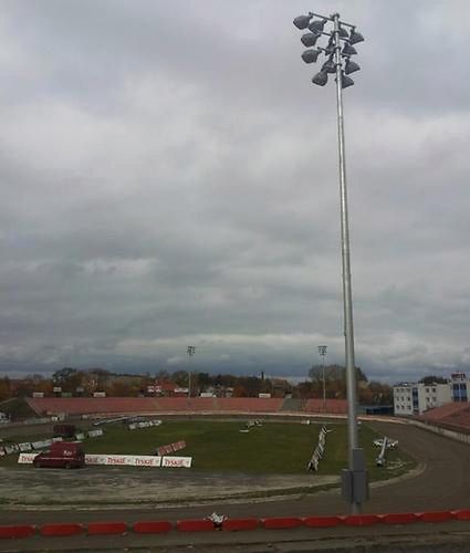 Oświetlenie na stadionie Startu