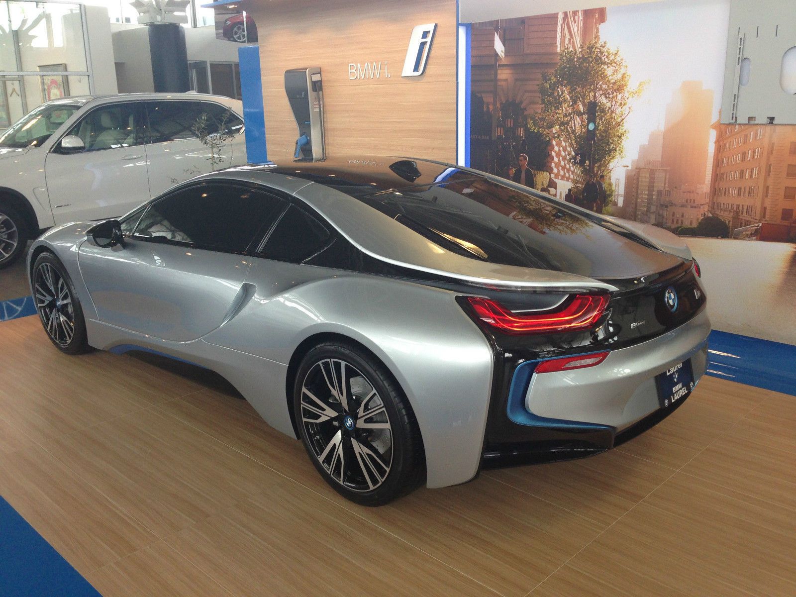 16 000 dolarów za atrapę BMW i8 5