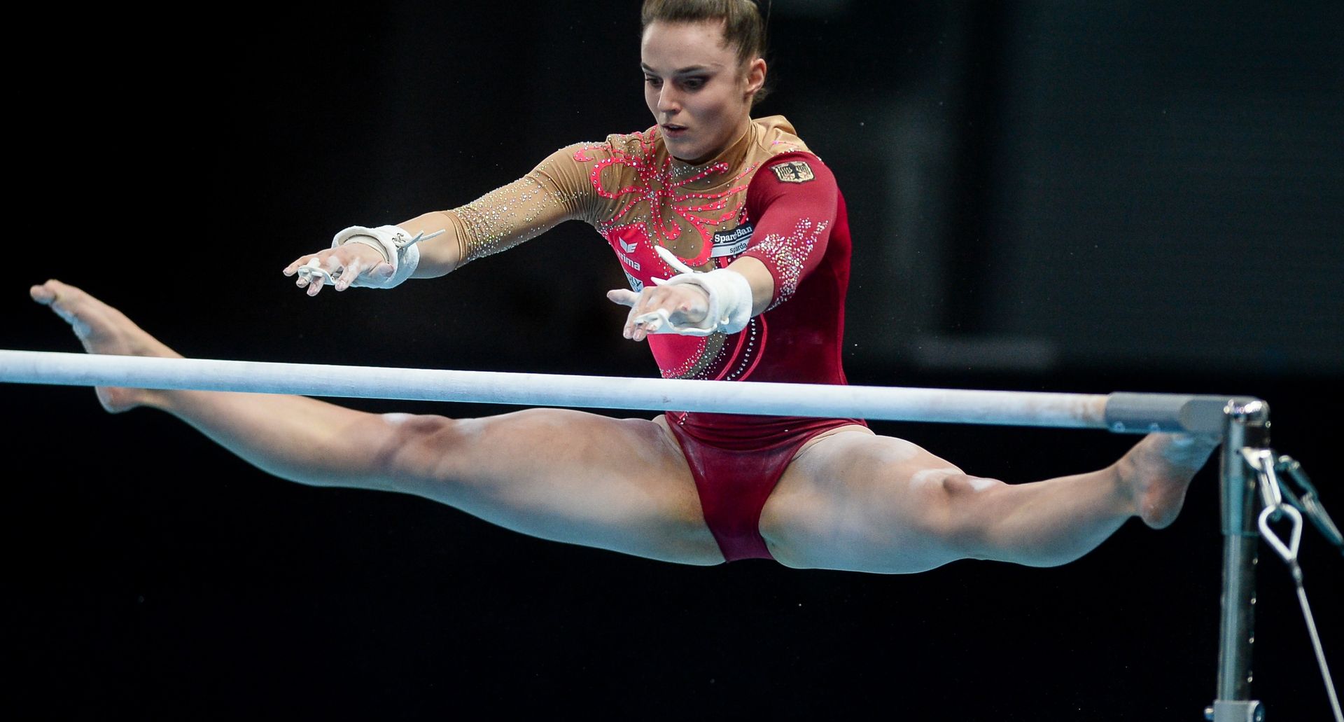 Gimnastyka artystyczna to jeden z najbardziej wymagających fizycznie sportów 