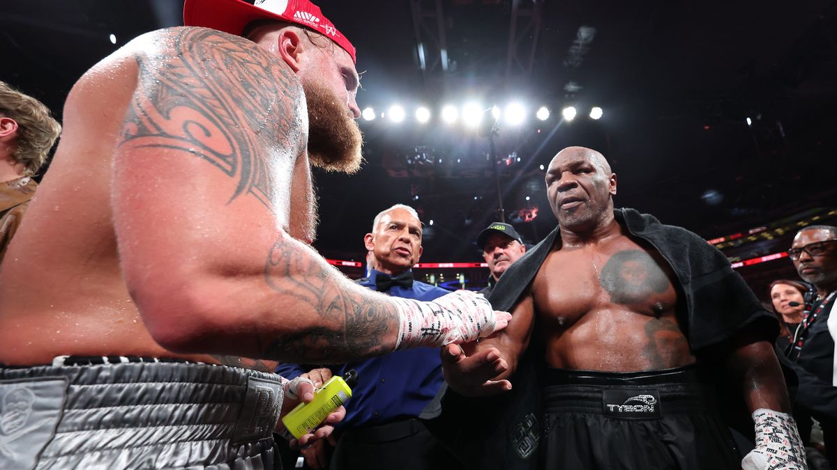 ARLINGTON, TEXAS - NOVEMBER 15: ARLINGTON, TEXAS - NOVEMBER 15: (L-R) Jake Paul announced as winner against Mike Tyson during LIVE On Netflix: Jake Paul vs. Mike Tyson at AT&T Stadium on November 15, 2024 in Arlington, Texas.  (Photo by Al Bello/Getty Images for Netflix © 2024)