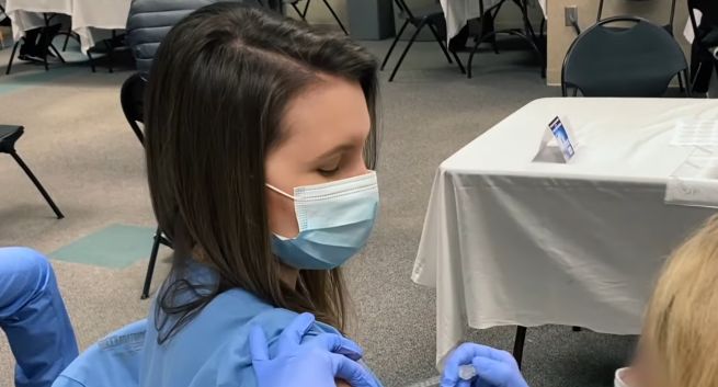 Budweiser rezygnuje reklamy przy Super Bowl, woli promować szczepienia przeciw COVID-19