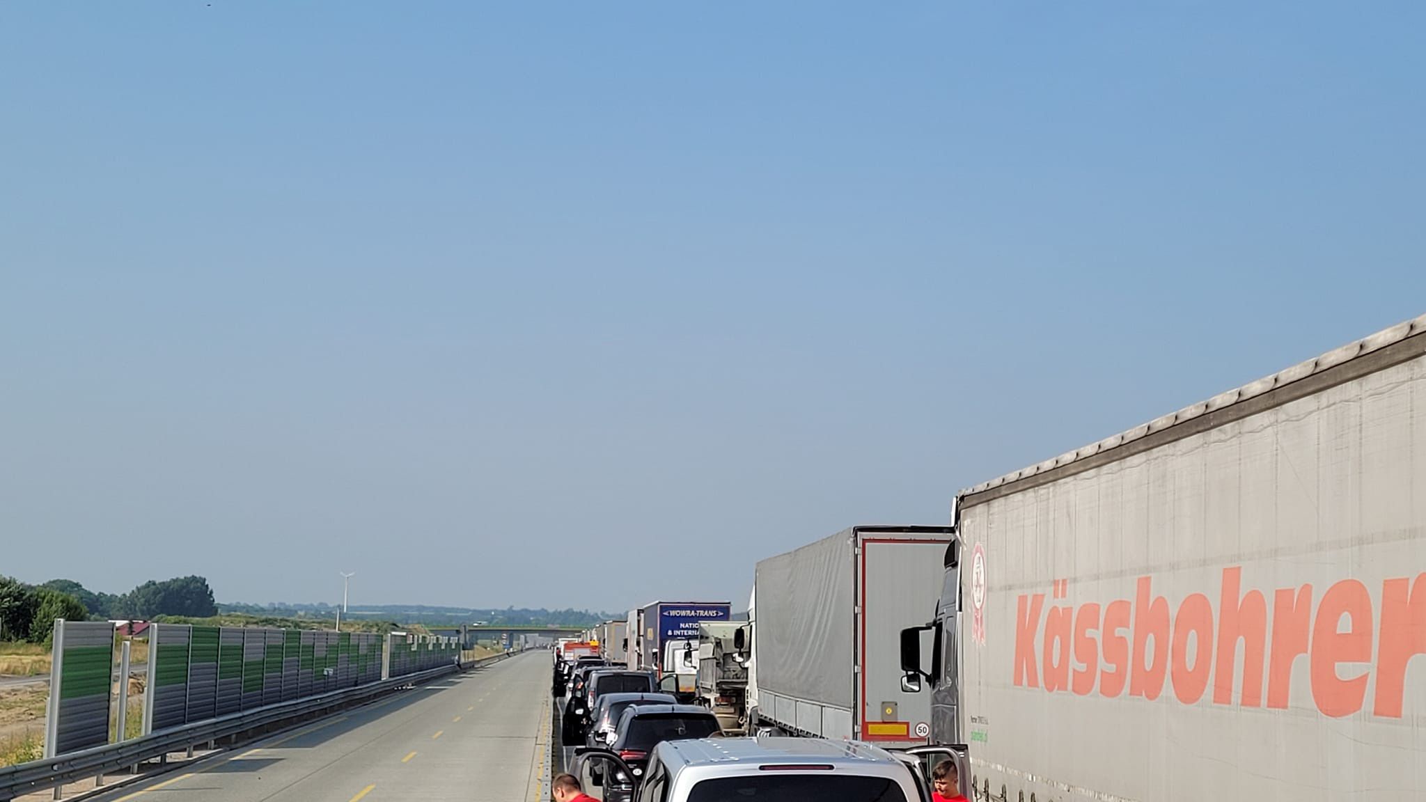 Korek po wypadku na A1 w okolicach Piotrkowa Trybunalskiego