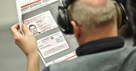Miały być nowe dowody osobiste. Zamiast nich pilna nowelizacja ustawy. Terminu nie ma