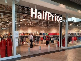 Miała paszport covidowy, nie wpuścili jej do sklepu. Prawnik tłumaczy, czy słusznie